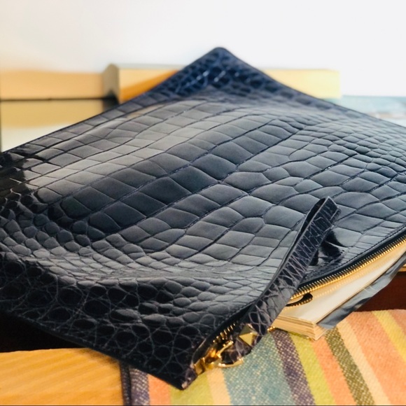 Valentino Garavani Crocodile Portfolio in sapphire blue. - Picture 2 of 4